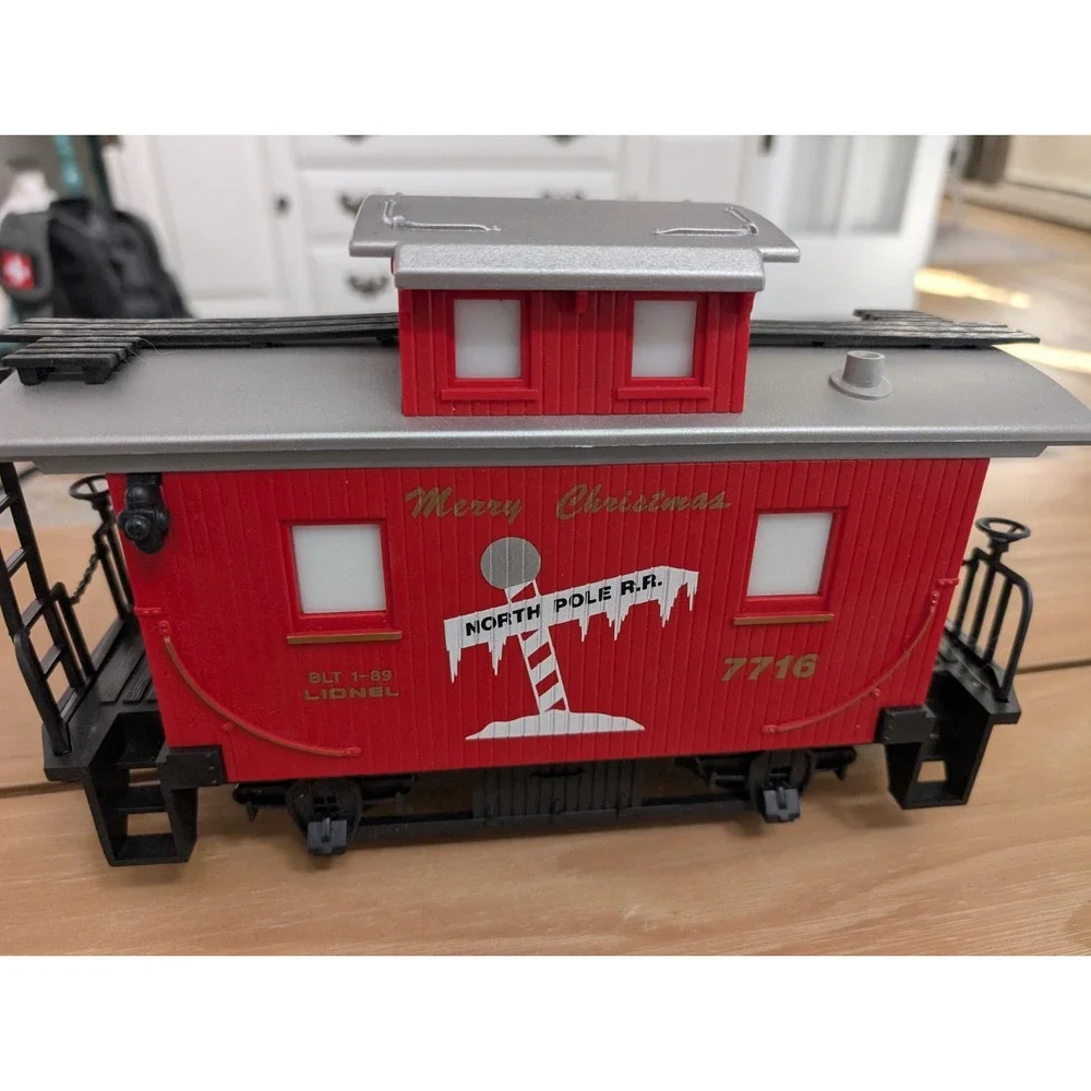 LIONEL 7716 NORTH POLE R.R. CABOOSE